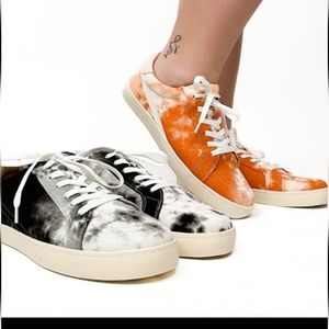 Mi.iM Lauren NWT Tie Dye Sneakers Sz 8  Gray/Black or Orange/cream Sz6